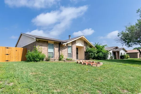 1842 Clark Trail, Grand Prairie, TX 75052