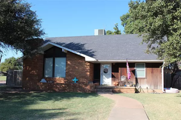 681 S 11th Avenue, Munday, TX 76371