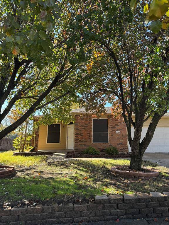 1025 Pullman Drive, Saginaw, TX 76131