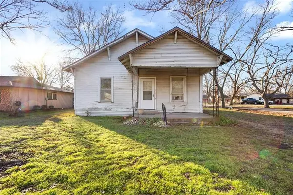 Bonham, TX 75418,1007 Lynn Street