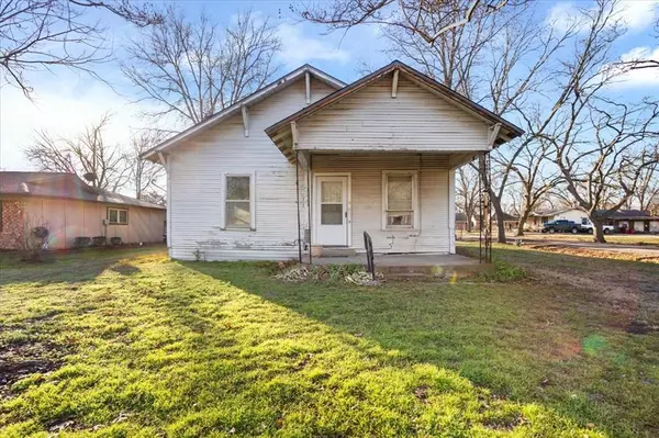 Bonham, TX 75418,1007 Lynn Street