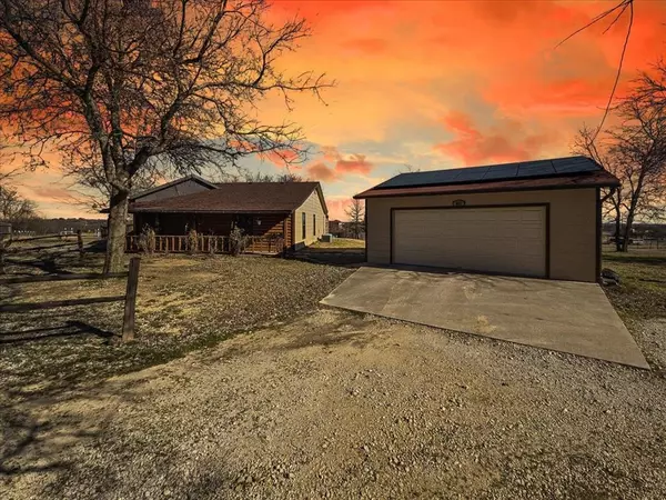 Joshua, TX 76058,851 County Road 904