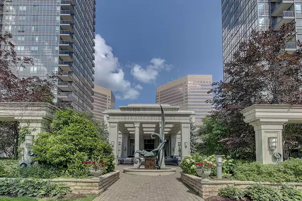 Toronto, ON M2M 4M7,15 Greenview AVE #2504