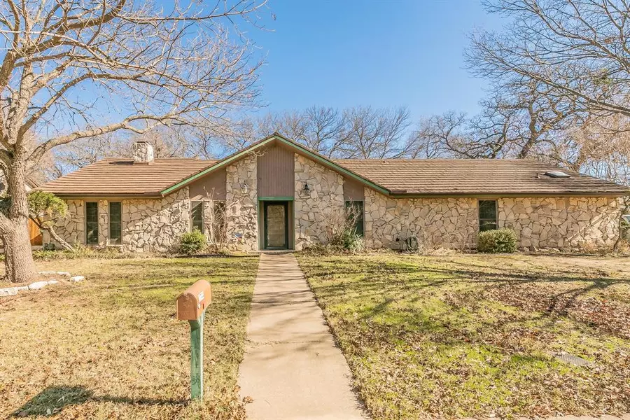 1744 Jeannie Lane, Hurst, TX 76054