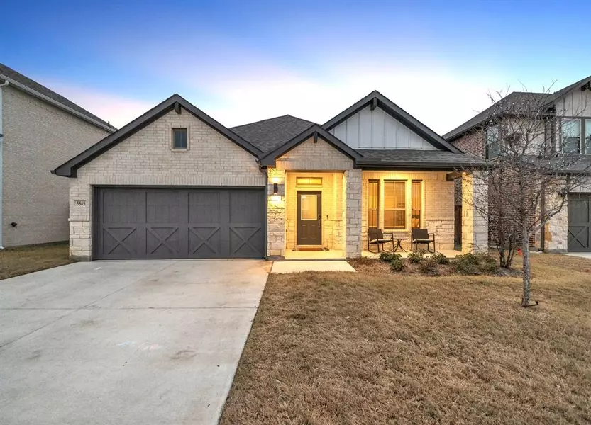 5545 Summit Creek Road, Fort Worth, TX 76126