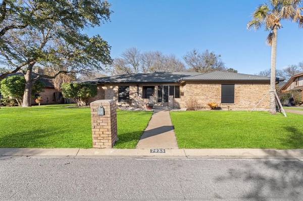 7933 Skylake Drive, Fort Worth, TX 76179