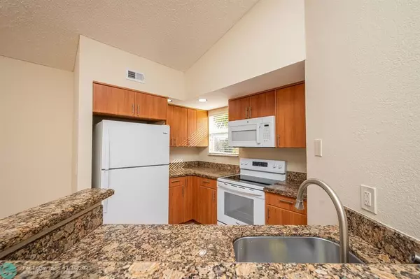 Sunrise, FL 33325,13060 VISTA ISLES DR  #228