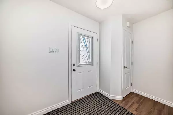 Calgary, AB T3B 1Z5,8132 47 AVE Northwest