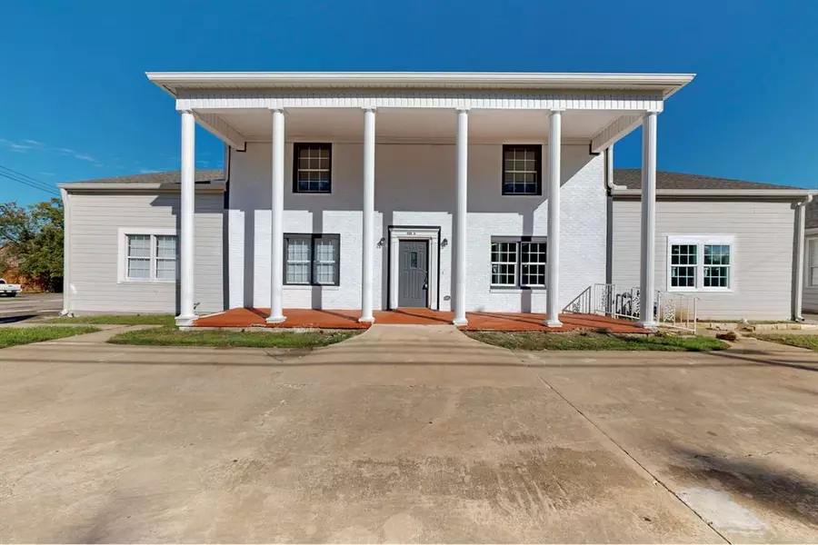 409 W Main Street #A, Whitesboro, TX 76273