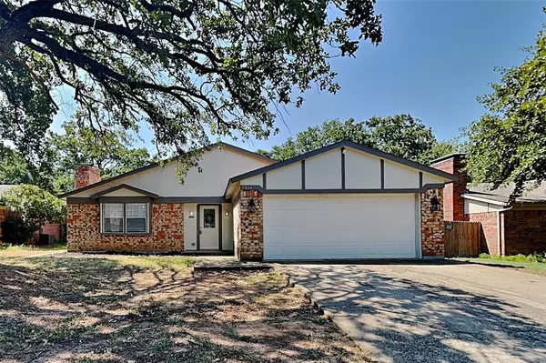 5804 Trail Crest Drive, Arlington, TX 76017