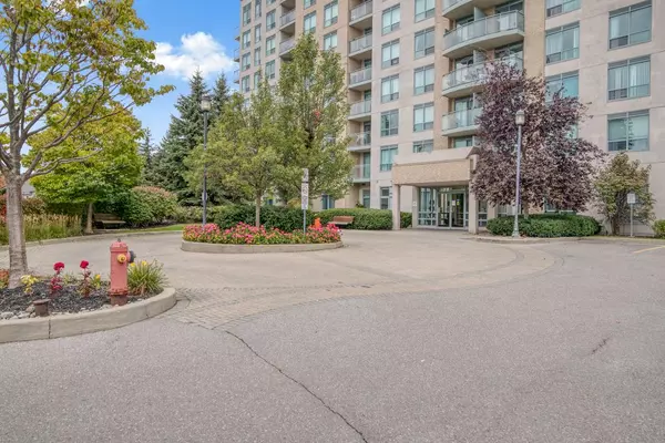 51 Baffin CT #Ph19, Richmond Hill, ON L4B 4P6