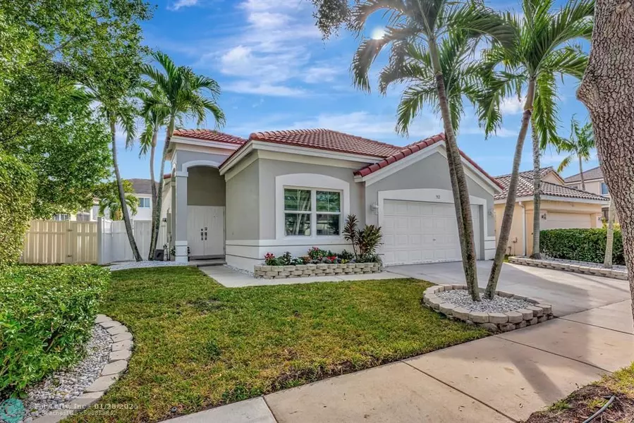 912 Tanglewood Cir, Weston, FL 33327