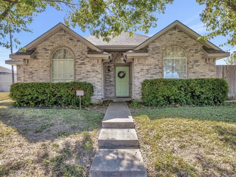 1818 Straus Road, Cedar Hill, TX 75104