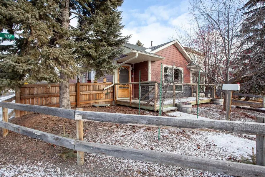 4 Millcrest WAY Southwest, Calgary, AB T2Y 2M4