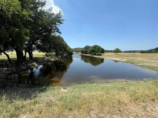 1275 Cypress Creek Rd, Kerrville, TX 78028