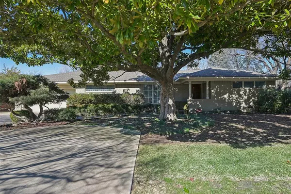 6223 Royal Lane, Dallas, TX 75230