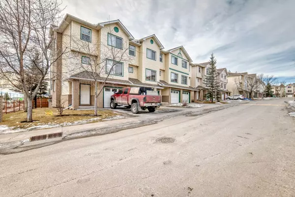 9 Dover Mews Southeast, Calgary, AB T2B0P6