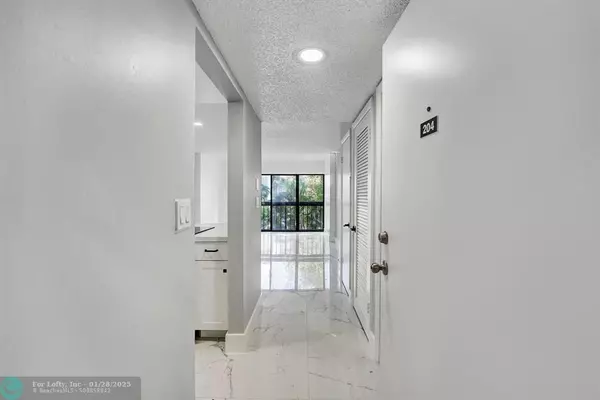 Fort Lauderdale, FL 33308,5495 NE 25th Ave  #204