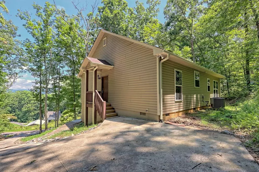 Hiawassee, GA 30546,1070 Coon Cove Road