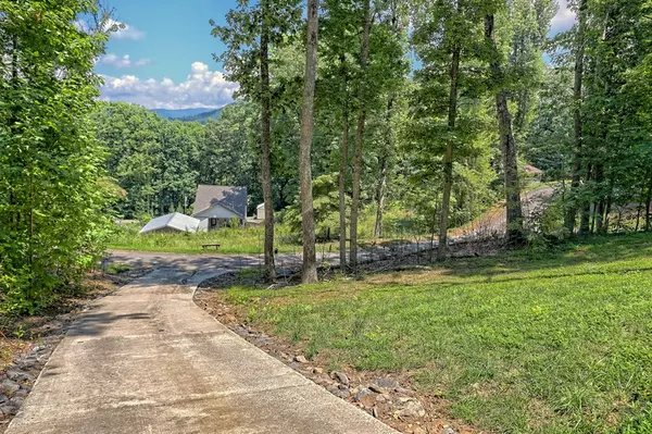 Hiawassee, GA 30546,1070 Coon Cove Road