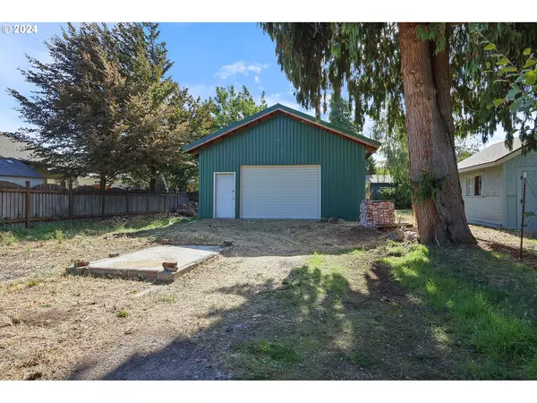 2455 BELMONT DR, Hood River, OR 97031