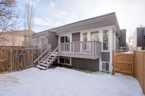 126 Mcrae ST #6, Okotoks, AB T1S 1J4