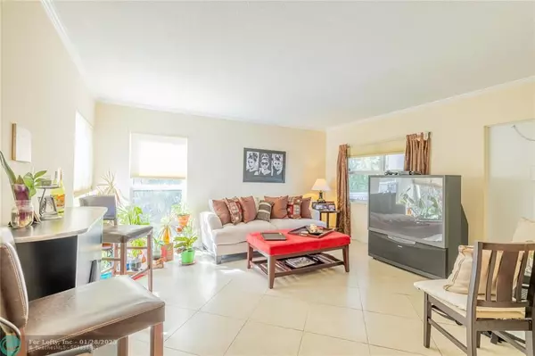 Lauderdale By The Sea, FL 33308,224 Hibiscus Ave  #250