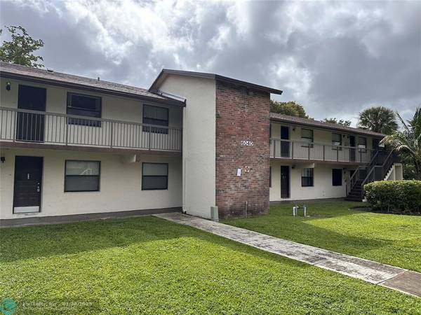 Tamarac, FL 33319,6040 Shakerwood Cir  #205