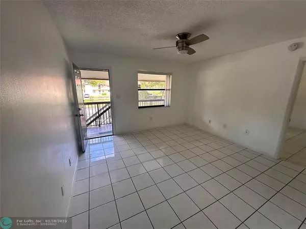 Tamarac, FL 33319,6040 Shakerwood Cir  #205