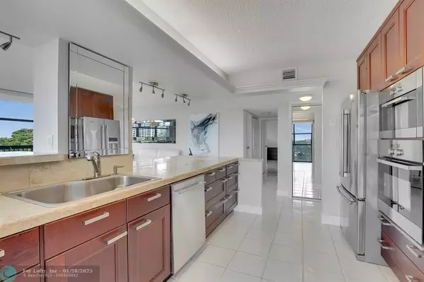 Hallandale Beach, FL 33009,600 Parkview Dr  #531