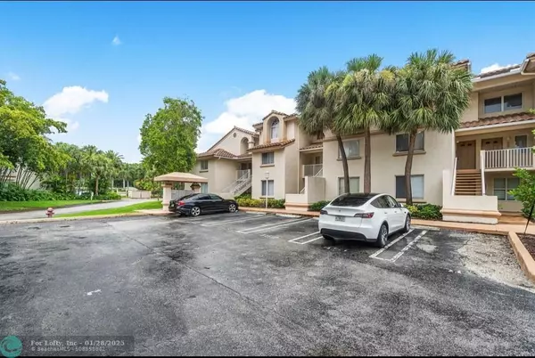 West Palm Beach, FL 33409,22201 Glenmoor Dr  #22201