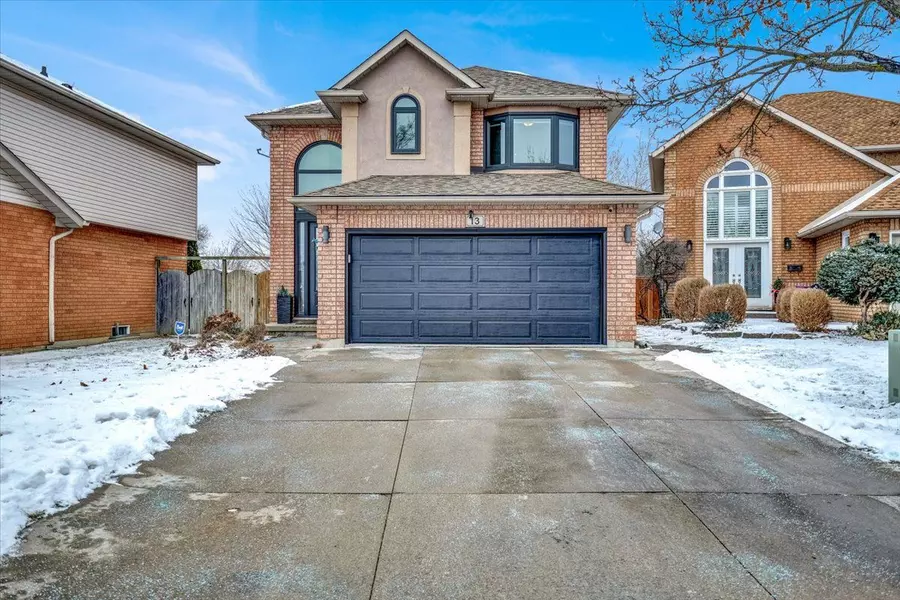 13 Treeview CT, Hamilton, ON L8J 3R7