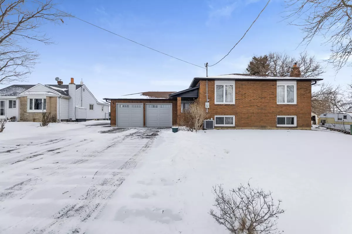 Hamilton, ON L8J 3B8,739 Mud ST