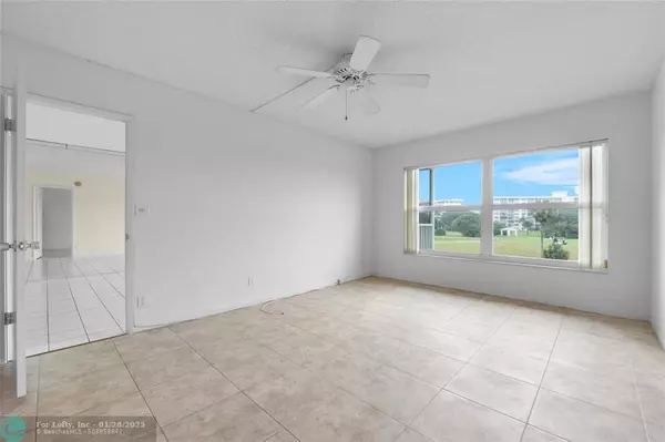 Pompano Beach, FL 33069,2900 N Palm Aire Dr  #303