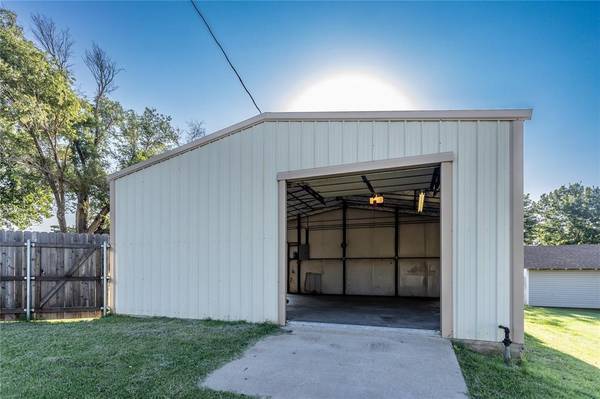 705 N 5th Street, Weatherford, OK 73096