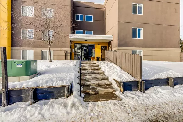 Calgary, AB T2E 5R3,4455A Greenview DR NE #211