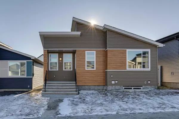 25 Lucas Rise Northwest, Calgary, AB T3P 1N3