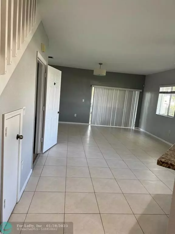 Tamarac, FL 33321,8851 N Isles Cir