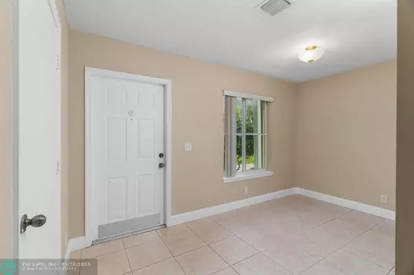 Lantana, FL 33462,506 W Bloxham St  #506