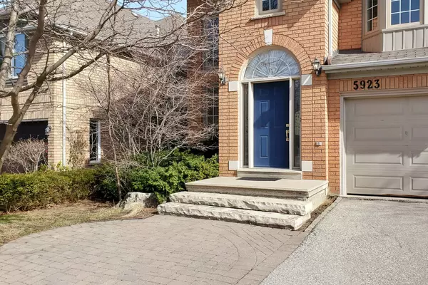 Mississauga, ON L5M 5L8,5923 Leeside CRES