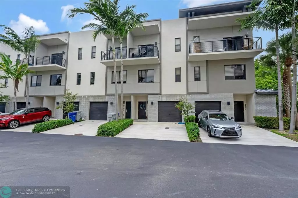 Pompano Beach, FL 33060,454 SE 1st Cir