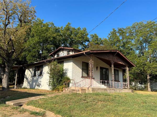 808 W 7th Street, Bonham, TX 75418