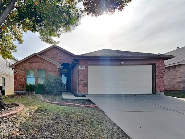 9829 Autumn Sage Drive, Fort Worth, TX 76108