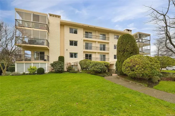 2323 Hamiota St #202, Oak Bay, BC V8R 2N1