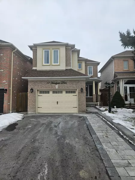 17 HOODGATE DR, Whitby, ON L1R 2M8