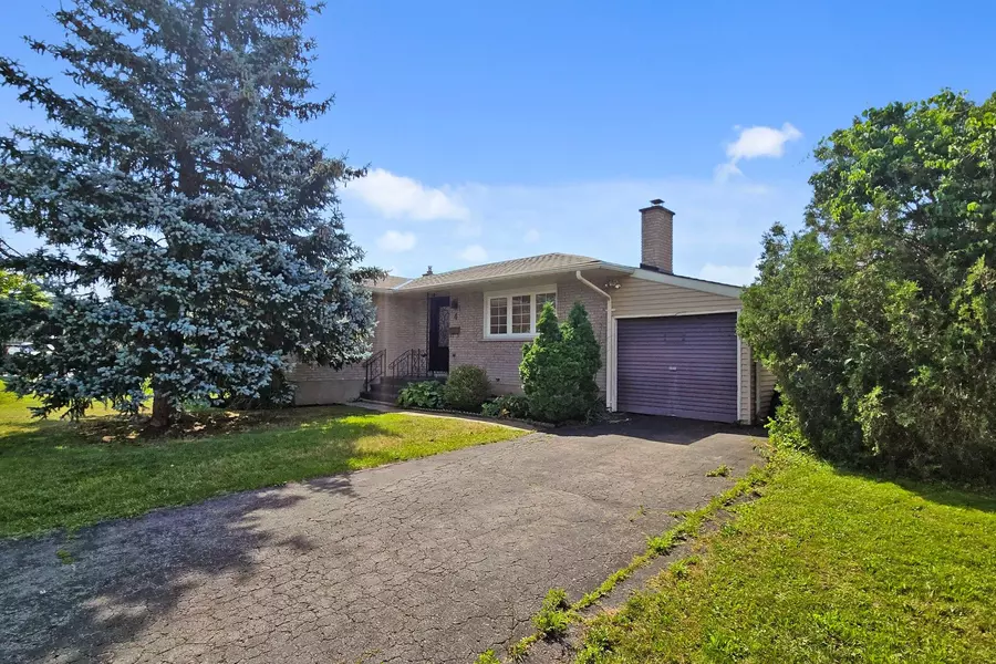 4 Chapman CT, St. Catharines, ON L2M 6H9