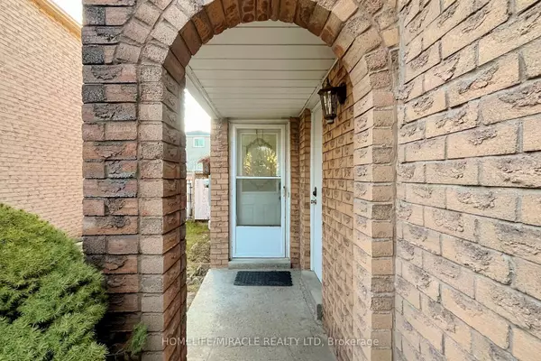 Pickering, ON L1V 6C6,1540 MARSH COURT DR