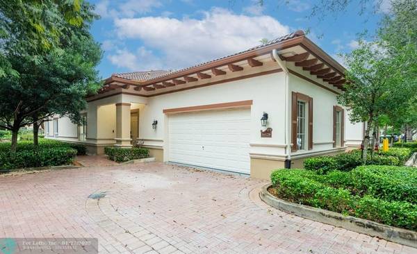 Weston, FL 33331,16128 Emerald Estates Dr  #V-13