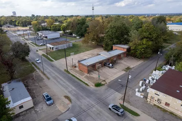 203 & 235 Pine Bluff Street, Paris, TX 75460