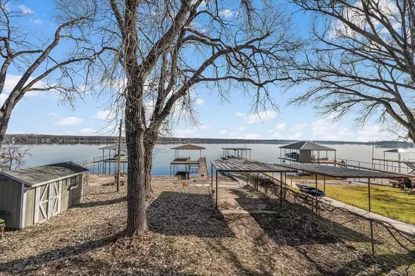 Weatherford, TX 76087,712 W Lake Drive